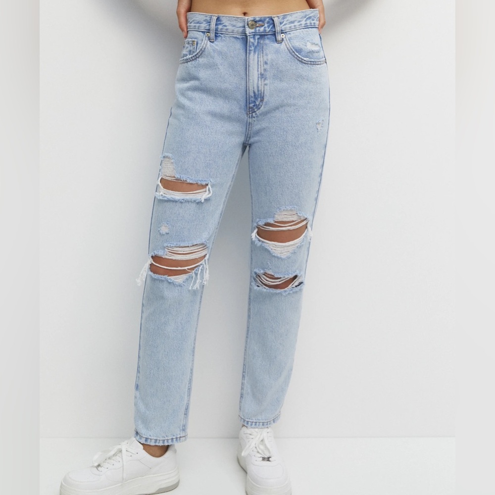 Pull & Bear Ripped Mom Straight Leg Jeans